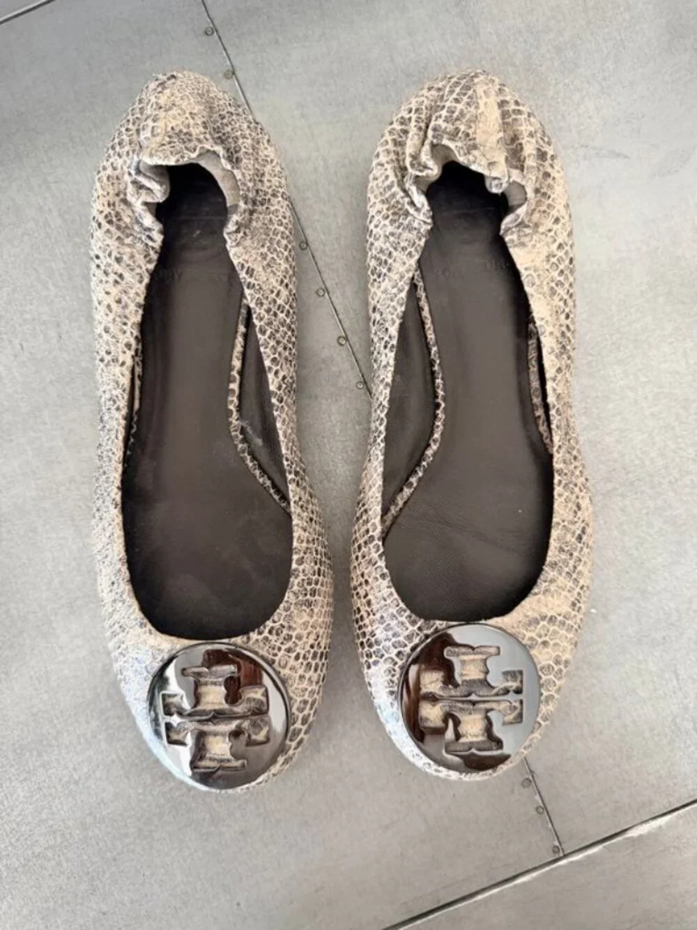Tory Burch Reva Snakeskin Embossed Ballet Flats – Gunmetal Gray & Taupe Size 6.5
